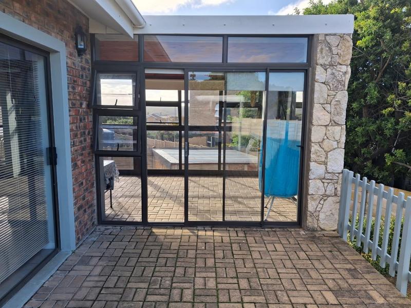 2 Bedroom Property for Sale in Stilbaai Wes Western Cape